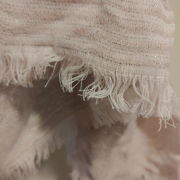 Badgley Mischka Paisley Texture Wrap - Picture 5 of 7